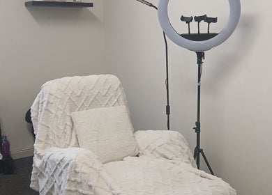 Relaxing white chair setup at Worthy Beauty, Johannesburg, Gauteng, ZA for a serene spa experience.