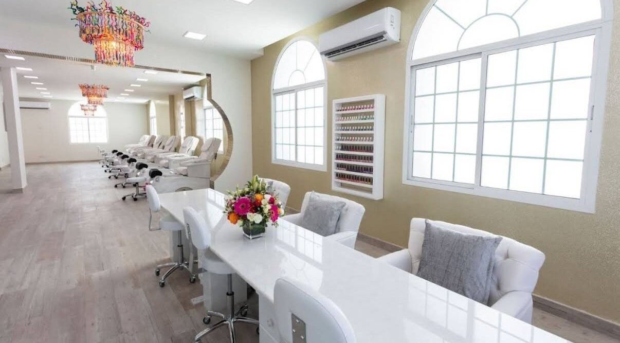 Spacious interior of Hadeelita Beauty Lounge, مسقط, محافظة مسقط, OM with stylish decor and comfortable seating.