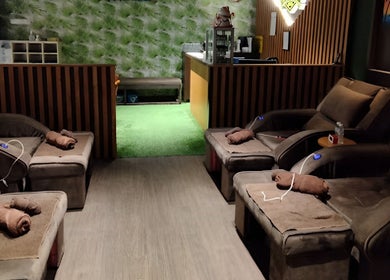 Relaxing seating area at SPA ANYTIME AROMA, Kuala Lumpur, Wilayah Persekutuan Kuala Lumpur, MY, featuring plush chairs.