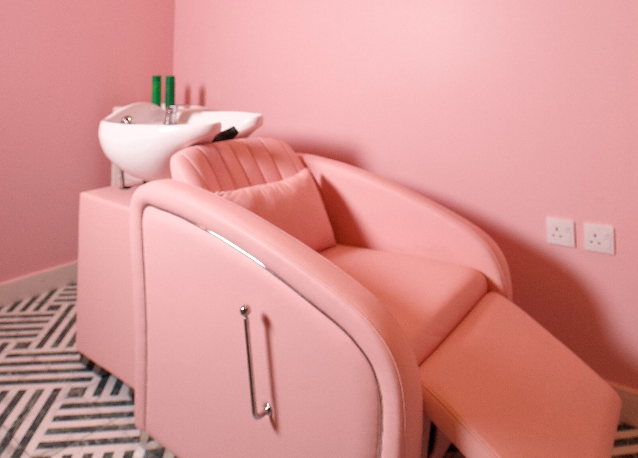 Luxurious pink salon chair at Nabaty Salon | صالون نباتي, Saihat, Eastern Province, SA.