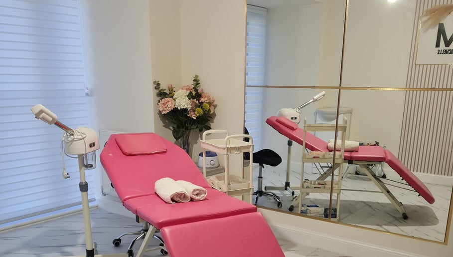 Jennifer Michelle Beauty Studio, bilde 1
