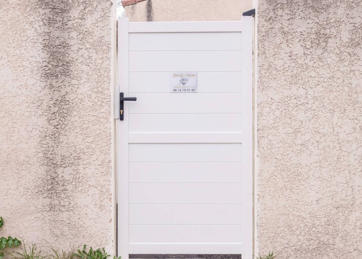 Entrée chic de L’onglerie de Këssy B Dream à Saint-victoret, Provence-alpes-côte D'azur, FR.