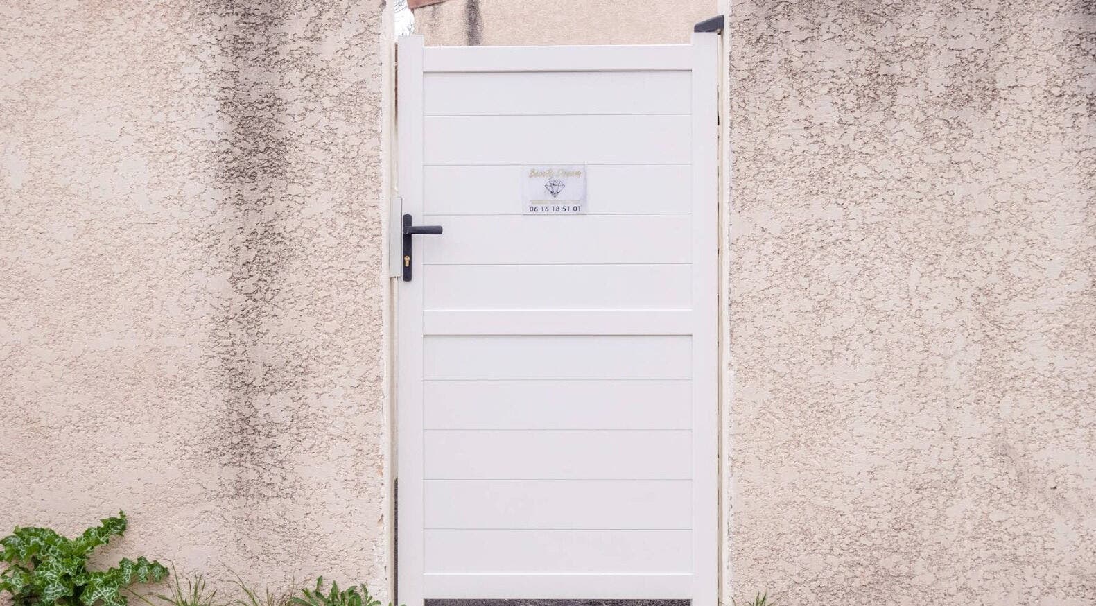 Entrée chic de L’onglerie de Këssy B Dream à Saint-victoret, Provence-alpes-côte D'azur, FR.