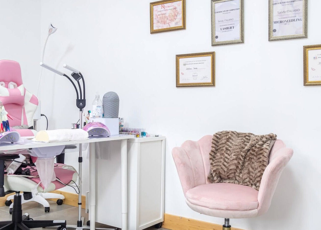 Intérieur élégant de L’onglerie de Këssy B Dream, Saint-victoret, Provence-alpes-côte D'azur, FR.