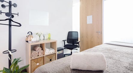 Ambee Beauty Clinic - Canary Wharf image 3