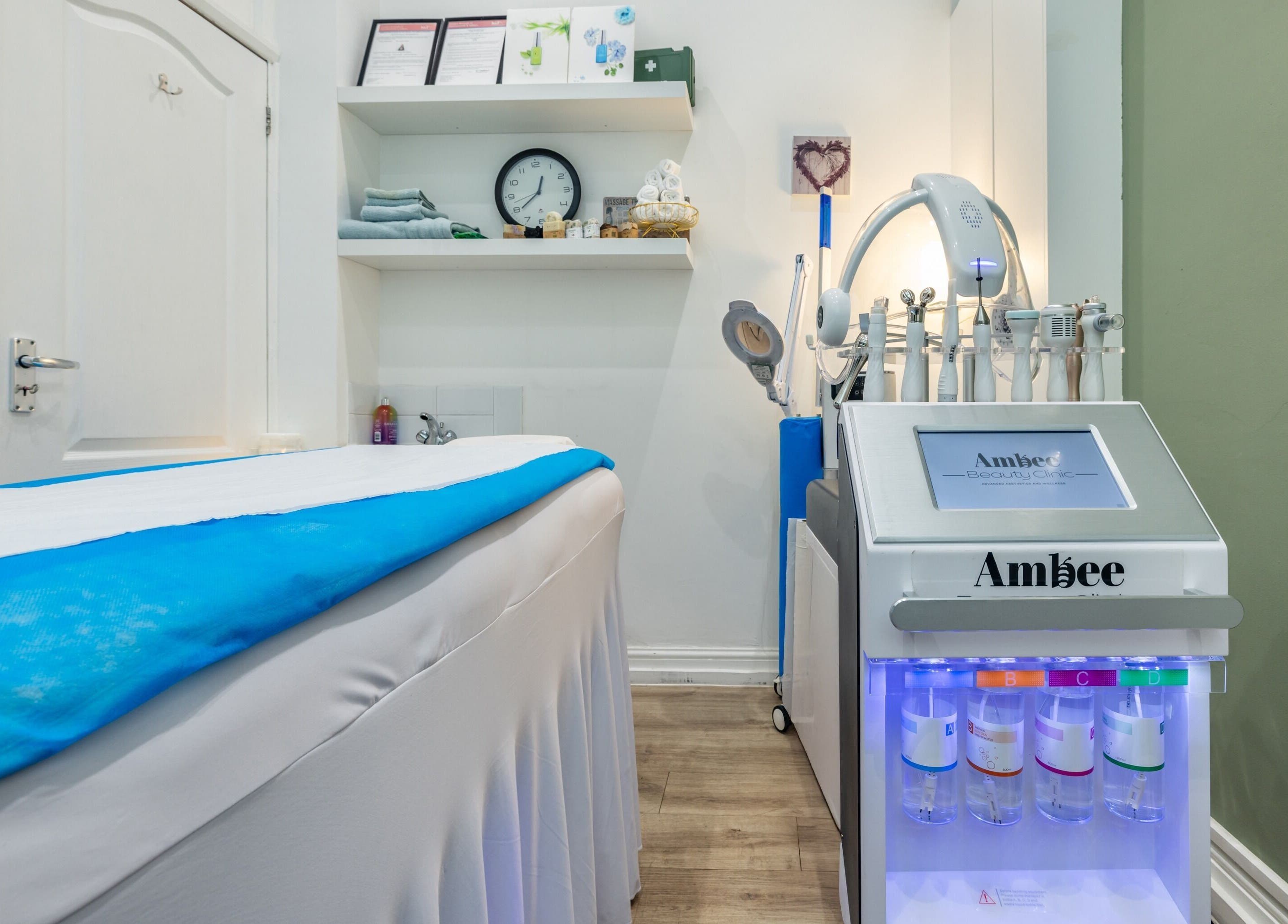 Treatment room at Fulham - Ambee Advanced Aesthetics & Wellness, London, England, GB featuring modern equipment.