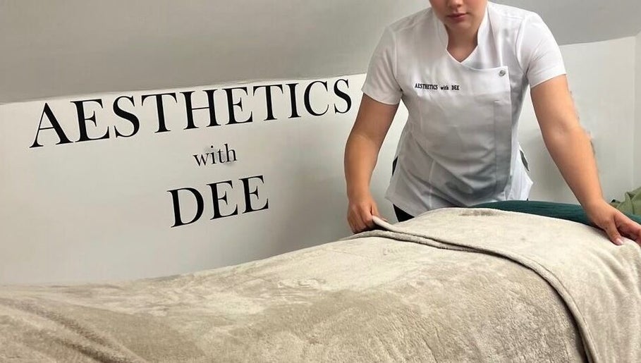 Aesthetics with Dee image 1
