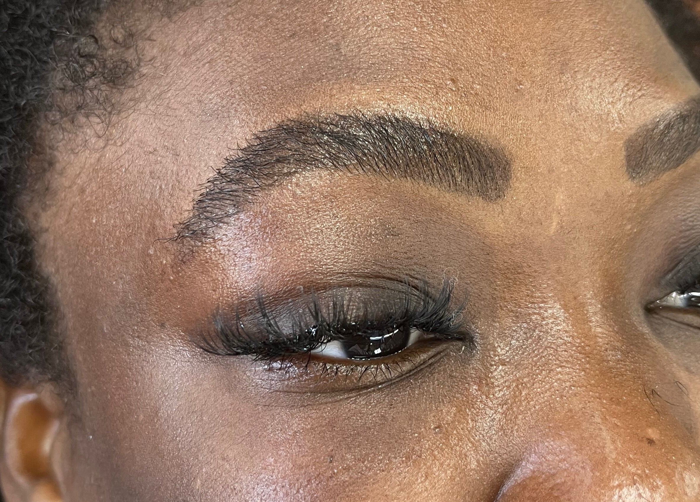 Expertly shaped eyebrows at Vida Beauty Brow, Altamonte Springs, Florida, US, enhancing natural beauty.