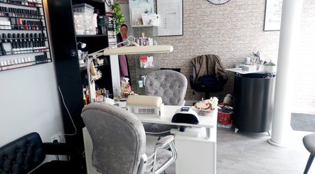 Palmarys nail salon in Southampton, England, GB. Modern decor with manicure station and beauty products.