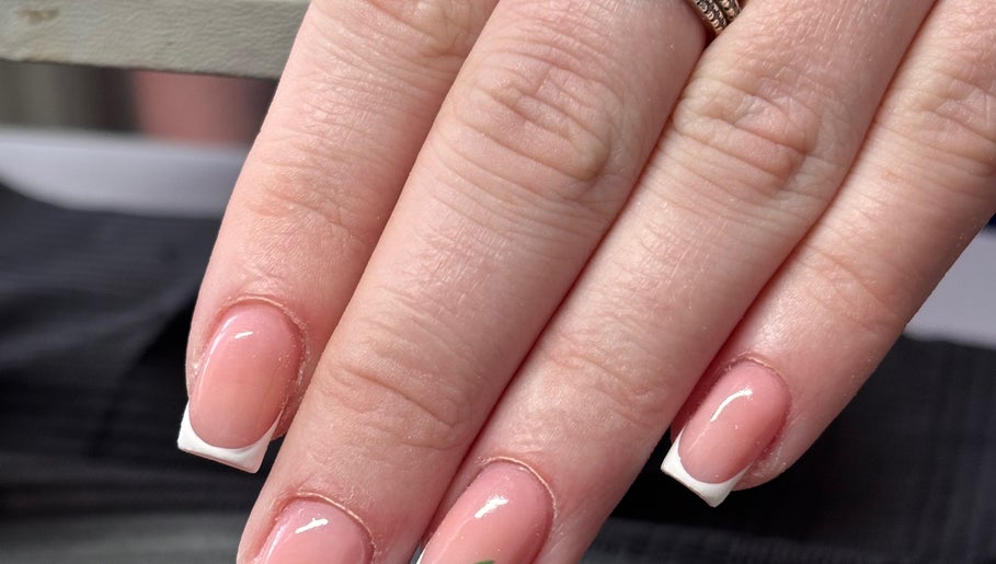 Nailsbyell.H image 1