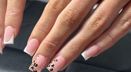 Nailsbyell.H image 3