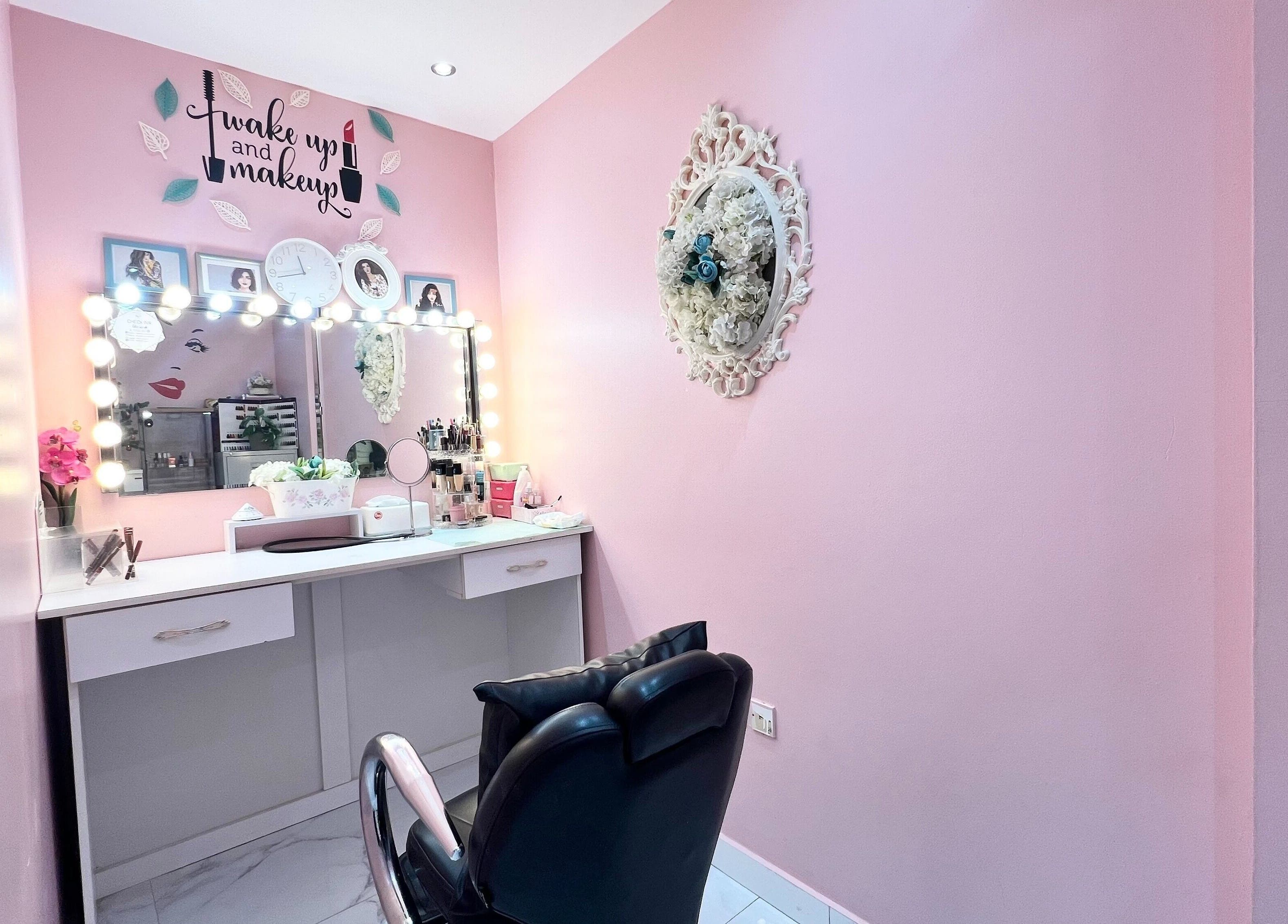 Chic makeup vanity at Winter Beauty Salon And Spa, Abu Dhabi, AE offering elegance and style.