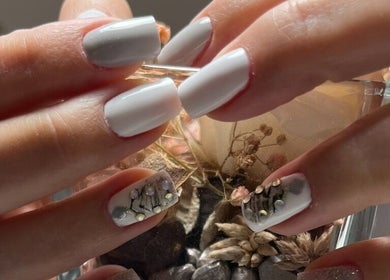 Design di unghie elegante presso Luxury Nail Concept a Lazio, Lazio, IT.