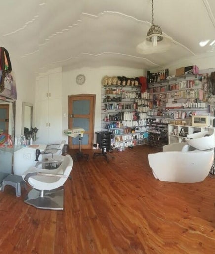 Yve's Salon, bild 2
