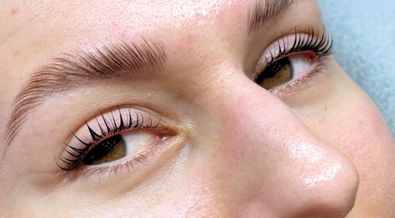 Immagine 2, Lash Brat