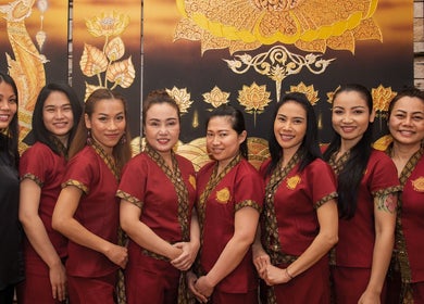 El equipo del Thai Spa Massage Barcelona en Barcelona, Catalunya, ES, listo para ofrecer relajación y bienestar.