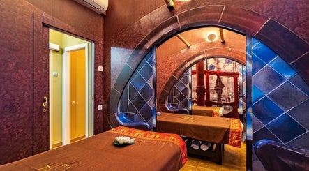 Sala de masaje en Thai Spa Massage Barcelona con decoración acogedora. Ubicado en Barcelona, Catalunya, ES.