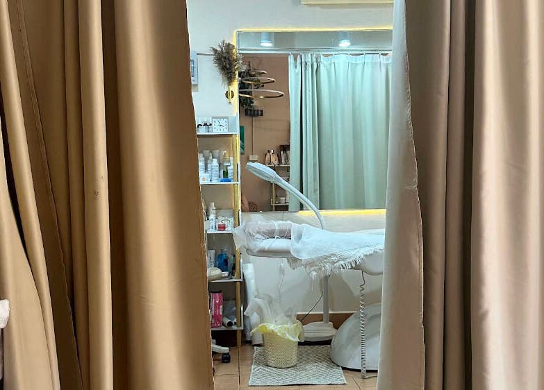 Элегантный кабинет в Mit&ket Beauty, Tambon Chalong, Chang Wat Phuket, TH с современным оборудованием.