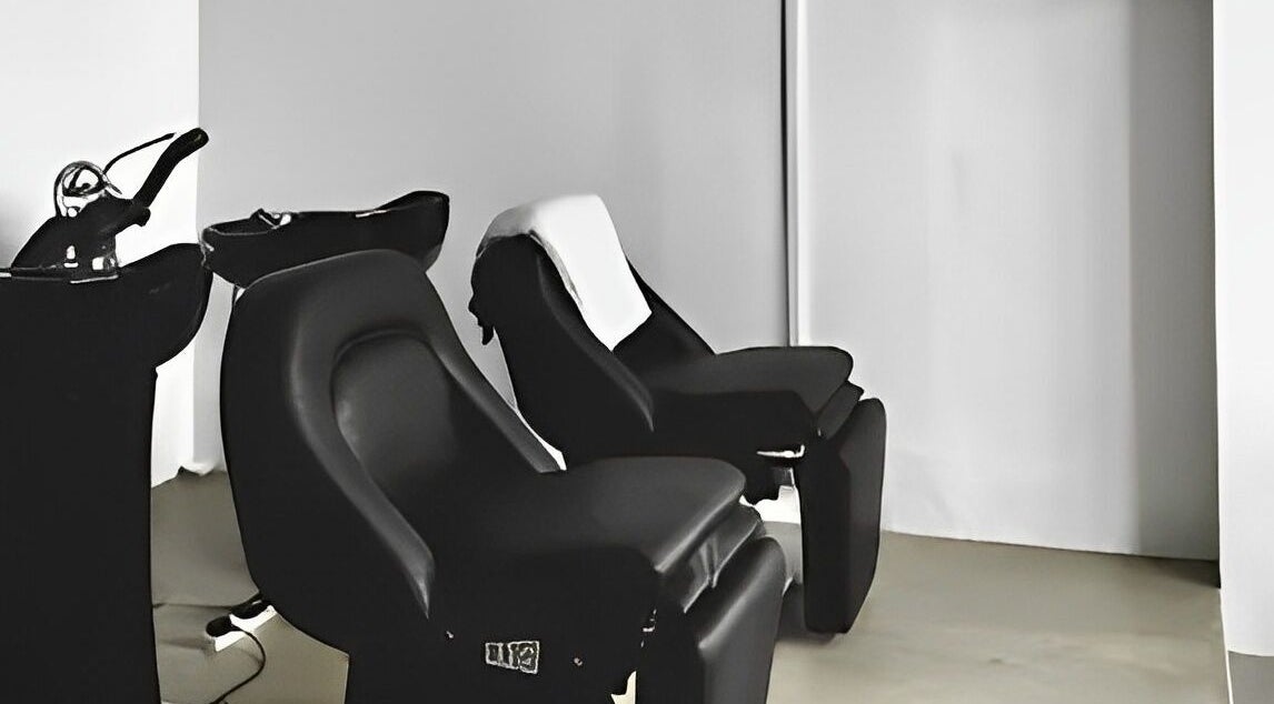Comfortable black salon chairs at Kutsurogi in Singapore, Singapore, SG, ideal for relaxing hair treatments.