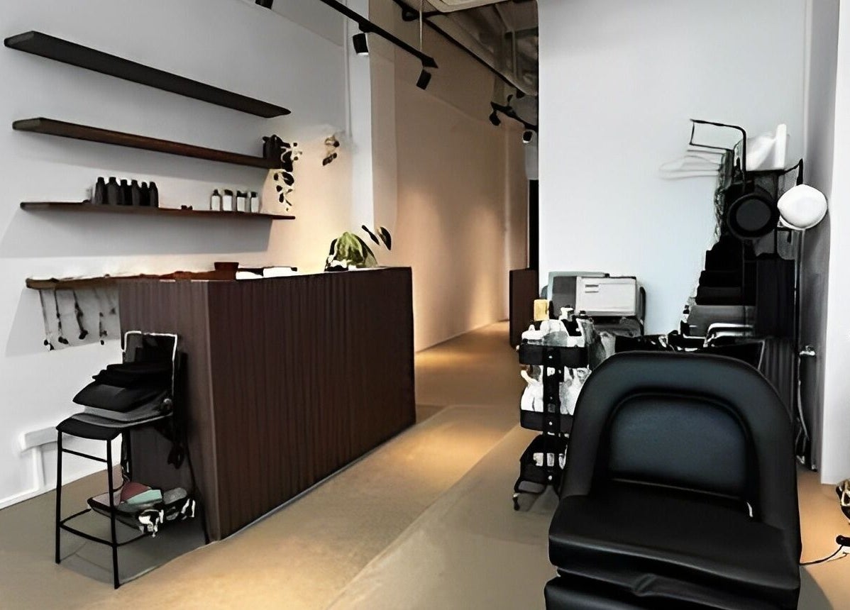 Modern interior of Kutsurogi beauty salon in Singapore, SG showcasing sleek decor and comfortable seating.