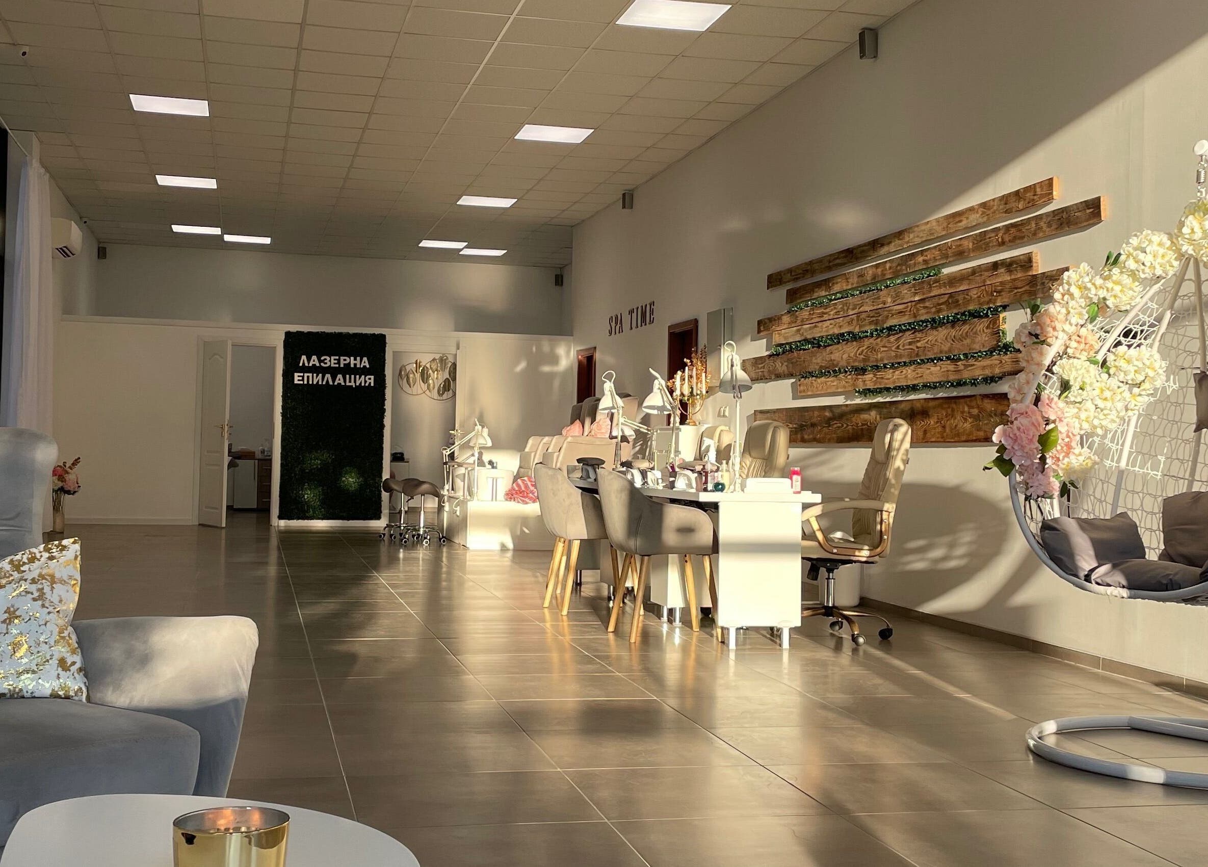 Интериор на GM Studio 2 в Пловдив, Пловдив, BG - модерен салон за красота с уютна атмосфера.