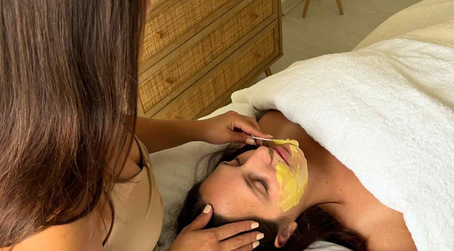 Soin du visage relaxant chez Catella Experte bien être à Neyron, Auvergne-rhône-alpes, FR.