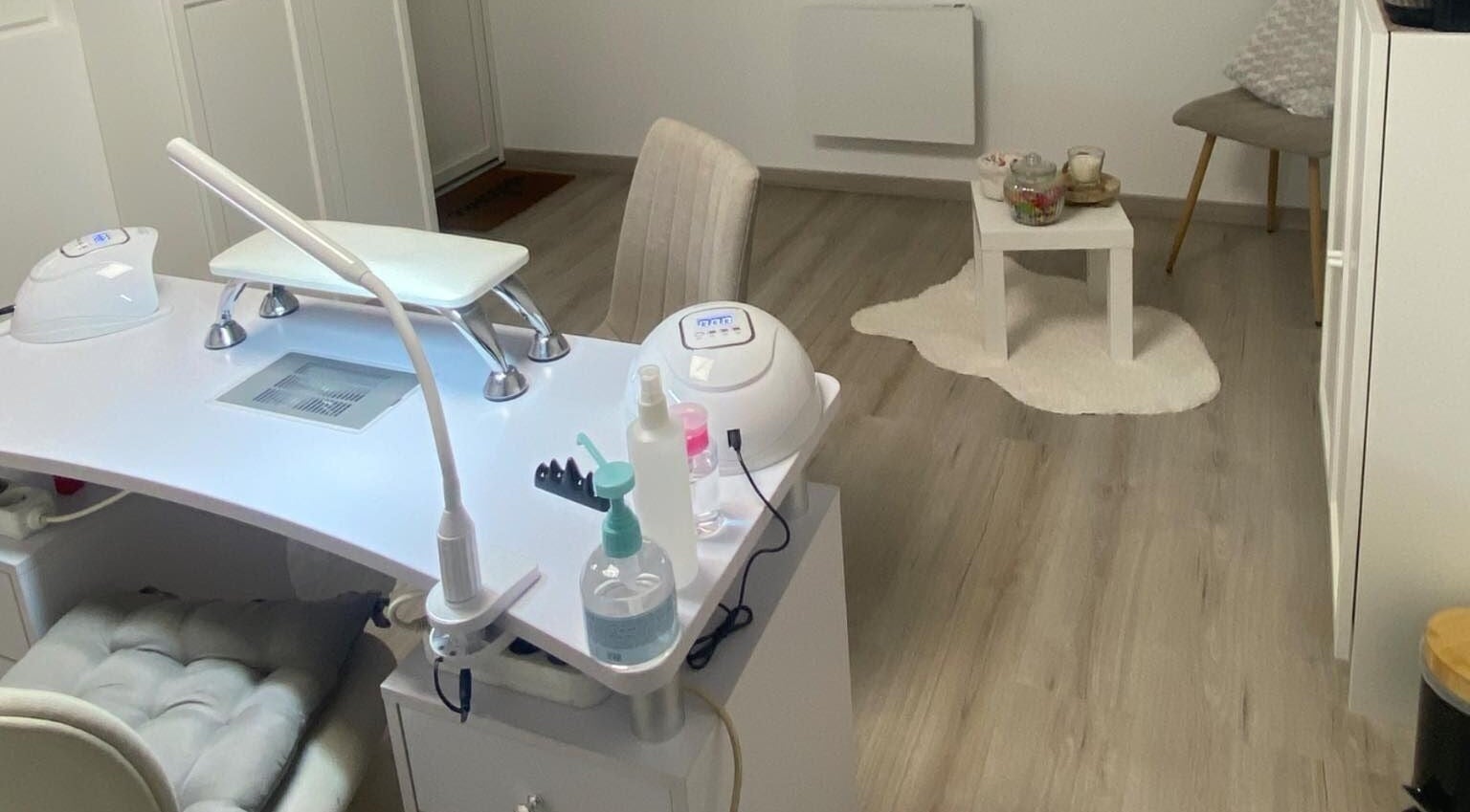 Espace moderne chez Linsenceenails, Arleux, Hauts-de-France, FR, pour soins de beauté raffinés.