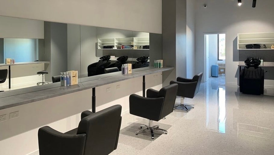 Studio7 Hair Salon Bild 1