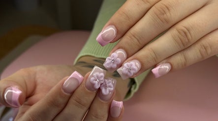 Nails by Laurie