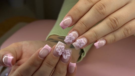 Nails by Laurie