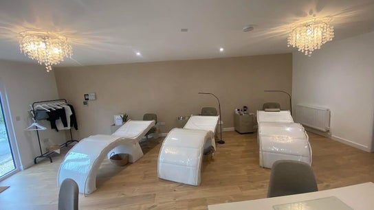 RG Lash and Brow Artistry
