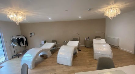Rg Lash And Brow Artistry