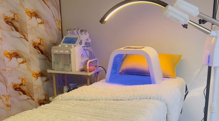 Relaxation treatment room at BodyBlitz Therapy in Johannesburg, Gauteng, ZA with advanced LED equipment.