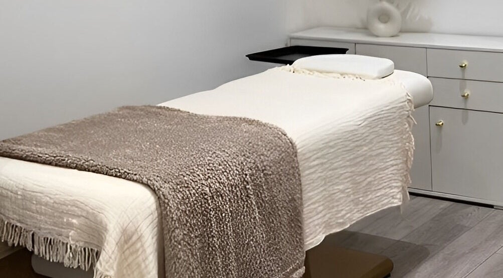 Calm massage room at re_livemassages, Brighton And Hove, England, GB with a cozy blanket on the treatment bed.