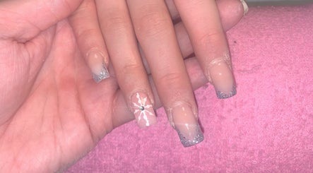 ONYX Nails & Beauty image 3