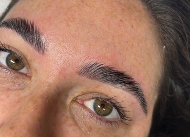 Beautiful eyebrow shaping at Lust Beauty Bar, Redland Bay, Queensland, AU showcasing precise styling.