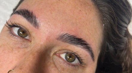 Beautiful eyebrow shaping at Lust Beauty Bar, Redland Bay, Queensland, AU showcasing precise styling.
