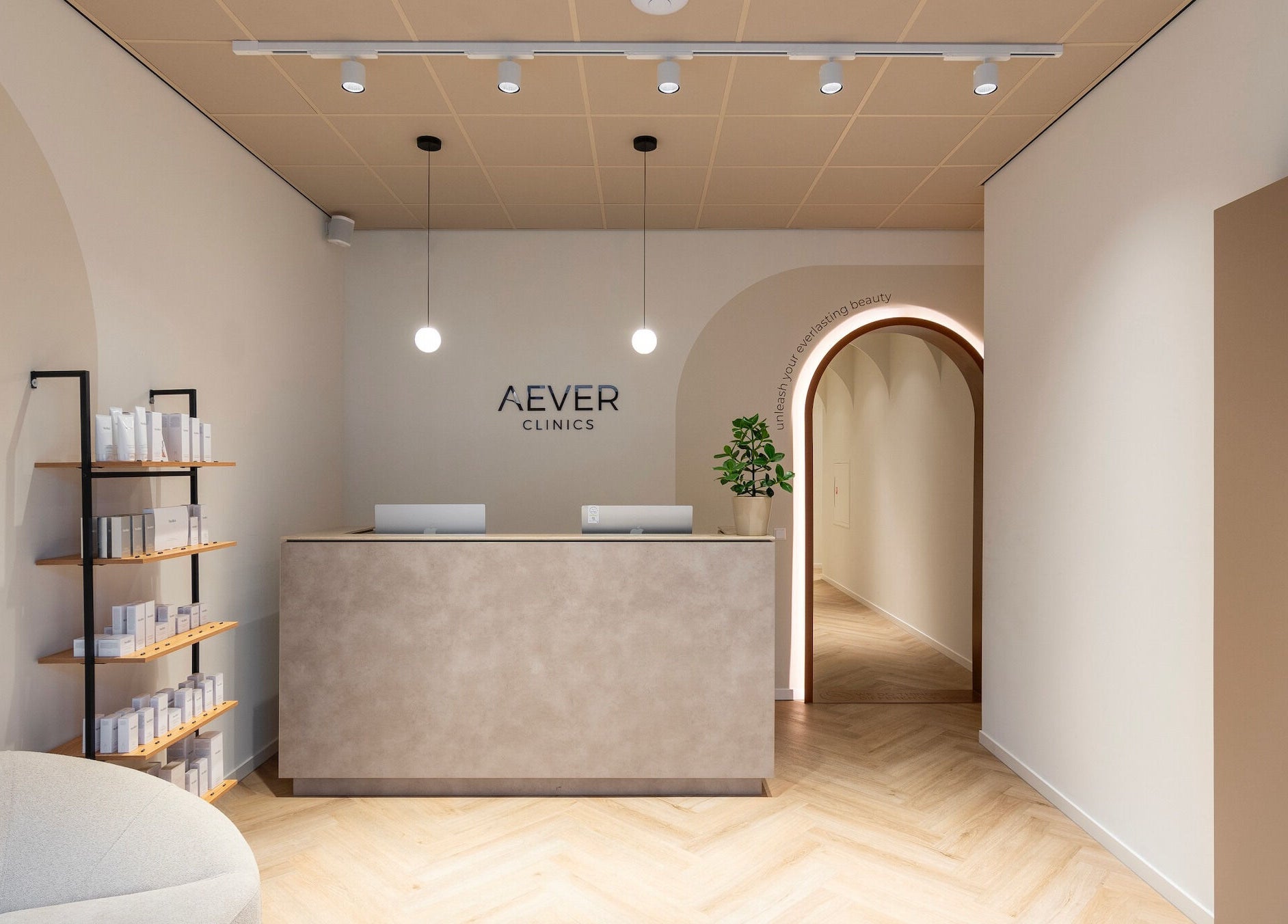 Reception area of Aever Clinics Germany GmbH in Köln, Nordrhein-westfalen, DE, showcasing elegance and calm.