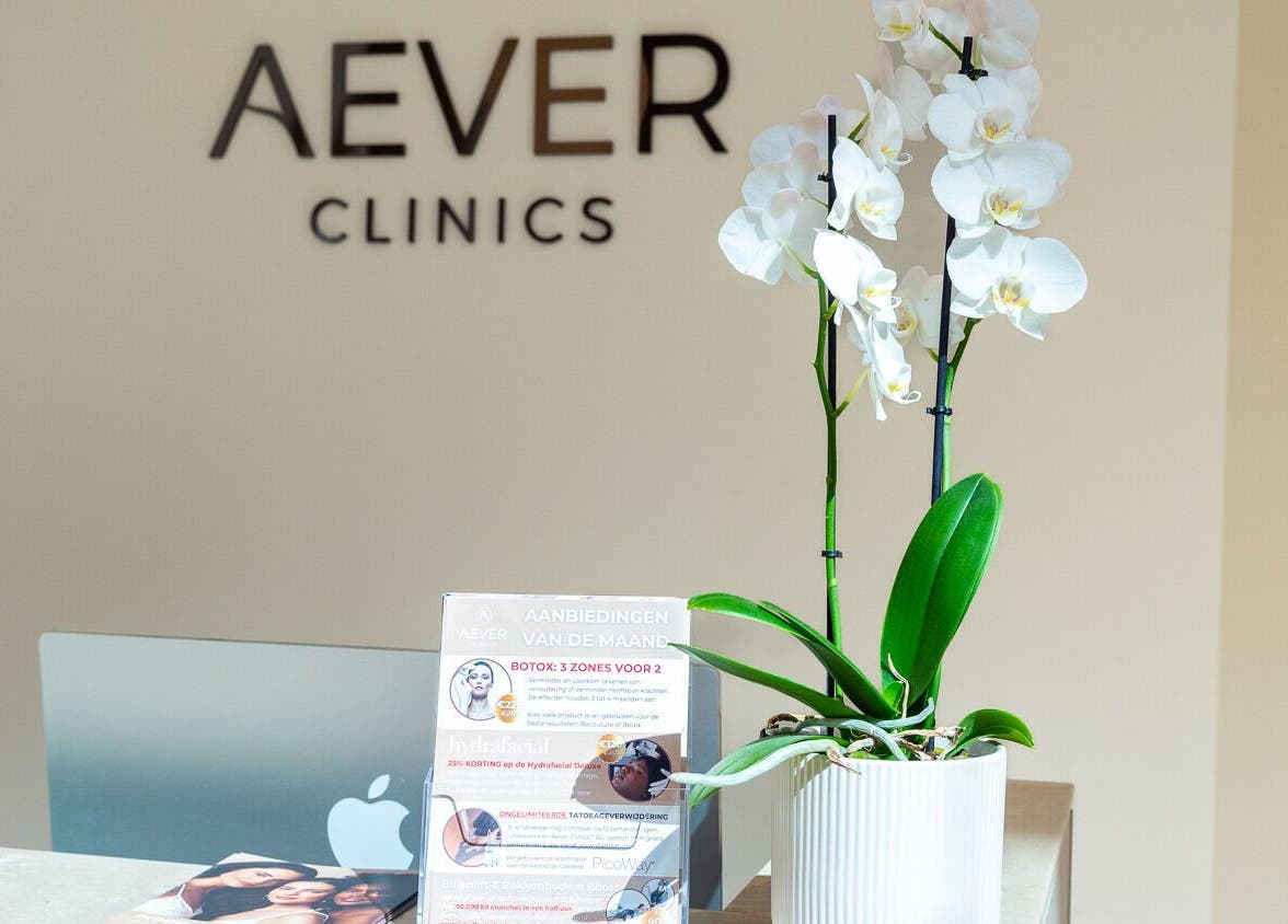 Empfangsbereich bei Aever Clinics - Berlin Am Tacheles mit Orchidee, Berlin, Berlin, DE.