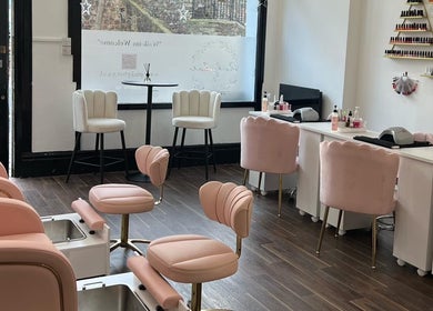 Luxurious nail salon interior with plush pink seating at Pinky Bar, Bristol, England, GB.