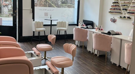 Luxurious nail salon interior with plush pink seating at Pinky Bar, Bristol, England, GB.