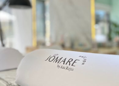 Recibidor de Nail Spa Jomare en Zapopan, Jalisco, MX, mostrando su logo elegante.