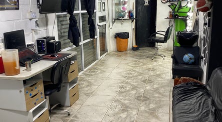 Uriii.barber