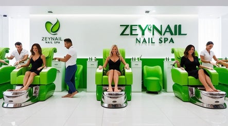 Sola salons Zeynail Nail Spa&Studio image 3