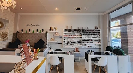 The Beauty Salon & Company