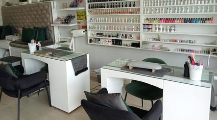 The Beauty Salon & Company