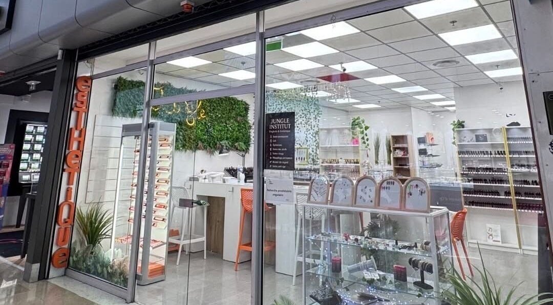 Façade élégante de Nails Attitude à Ormesson-sur-marne, Île-de-france, FR, présentant des équipements modernes.