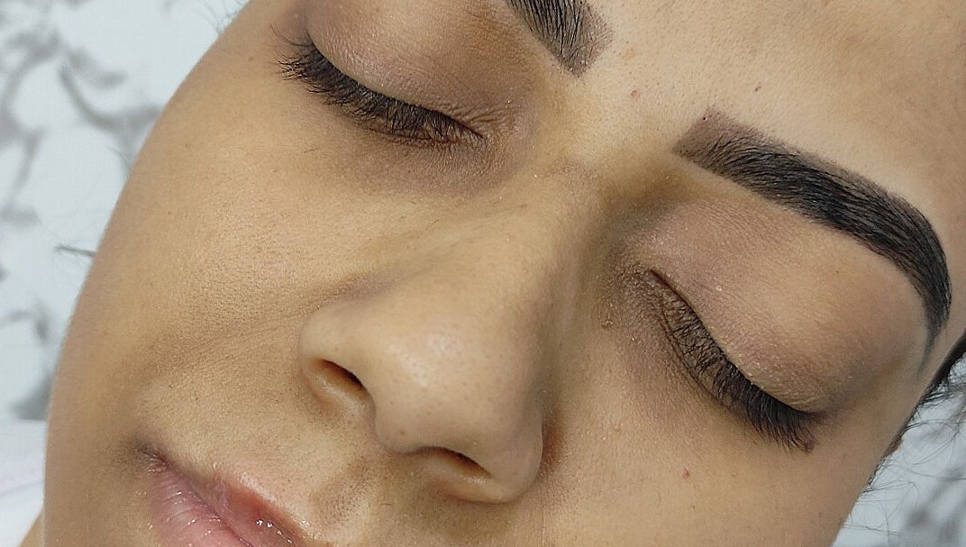 Sobrancelhas bem definidas em Espaço Giovanna, São Paulo, São Paulo, BR, destacando beleza e precisão.