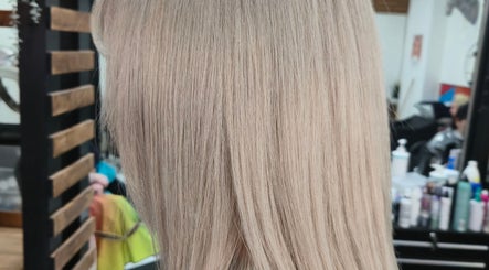 Fifty eight Hair Design Gemma image 2