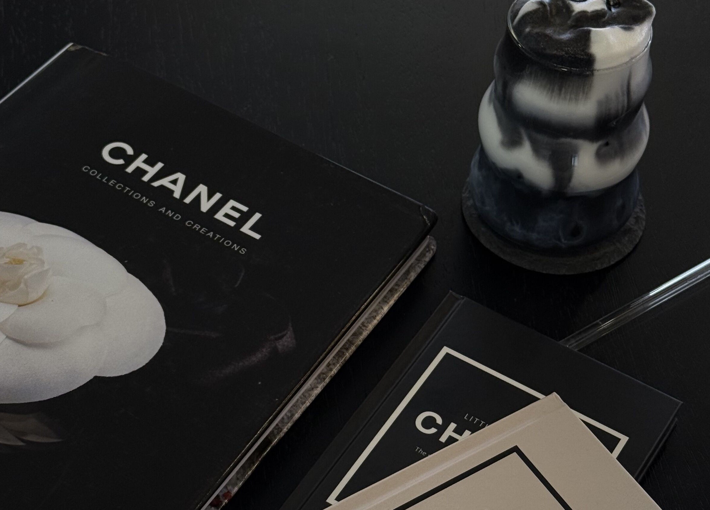 Detalles elegantes en Zūl Beauty, Quito, Pichincha, EC, destacando estilo y sofisticación.